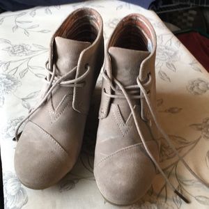 TOMS Taupe Wedges sz 8